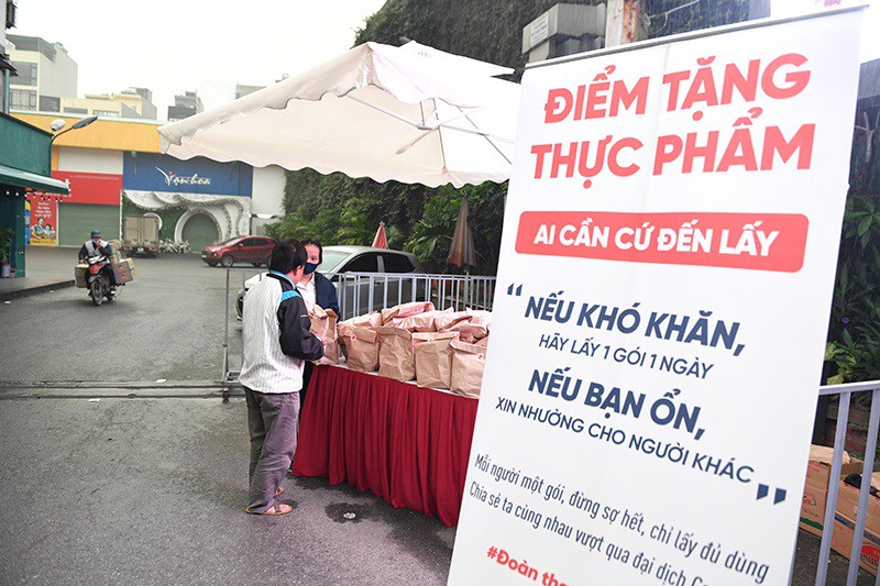 "neu kho khan, hay lay 1 goi…": them nhung diem tu thien giua dai dich hinh 1