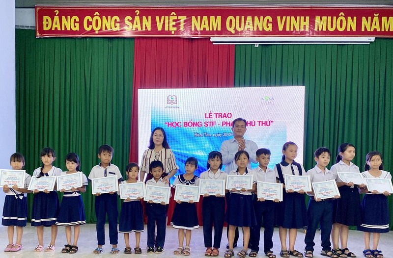 novaland ho tro lam he thong may loc nuoc uong sach cho hoc sinh hinh 3