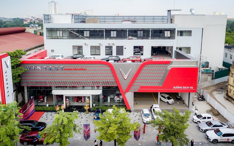 kham pha showroom vinfast moi rong 2.000m2 tai ha noi hinh 1