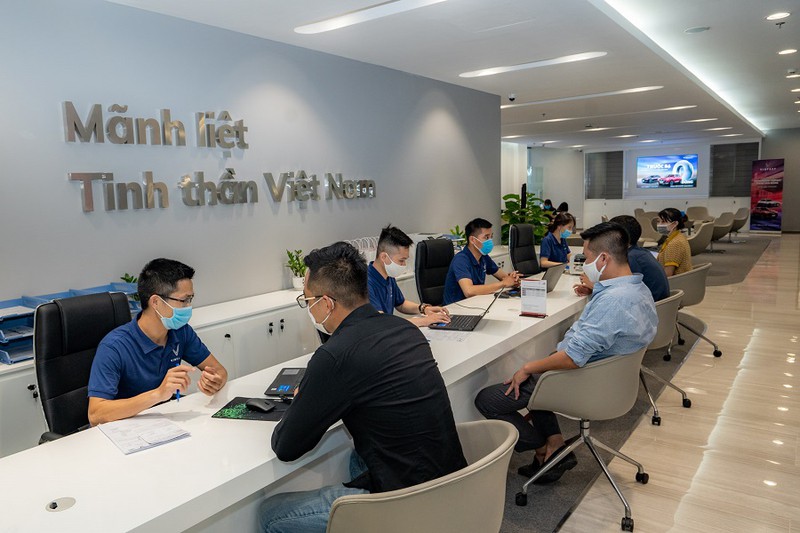 kham pha showroom vinfast moi rong 2.000m2 tai ha noi hinh 6