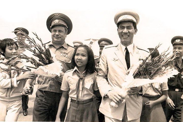 chum anh nha du hanh gorbatko tung bay vao vu tru cung pham tuan hinh 8