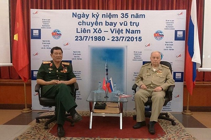 chum anh nha du hanh gorbatko tung bay vao vu tru cung pham tuan hinh 10