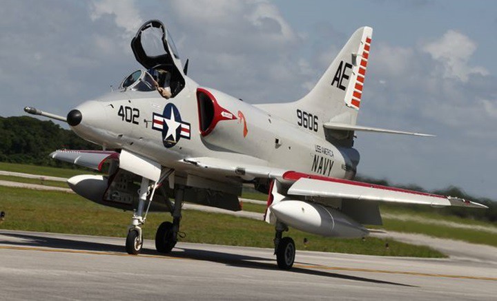 he lo ve loai may bay cuong kich my a-4 skyhawk tung bi viet nam ban ha hinh 11