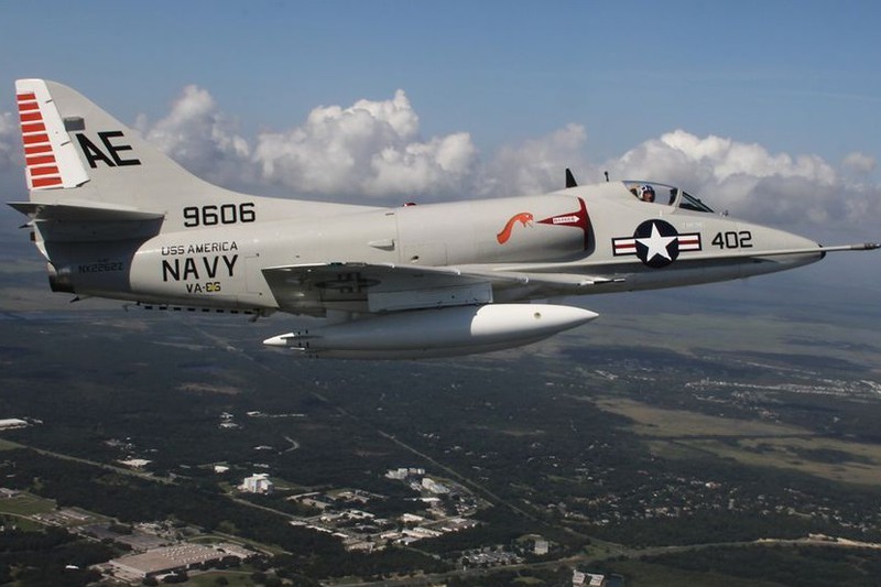 he lo ve loai may bay cuong kich my a-4 skyhawk tung bi viet nam ban ha hinh 1