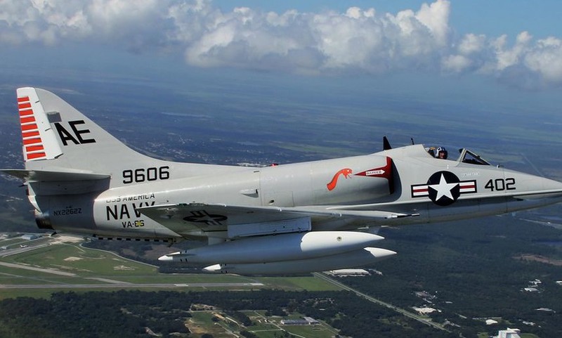 he lo ve loai may bay cuong kich my a-4 skyhawk tung bi viet nam ban ha hinh 2