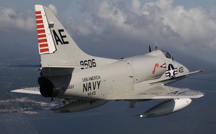 he lo ve loai may bay cuong kich my a-4 skyhawk tung bi viet nam ban ha hinh 4