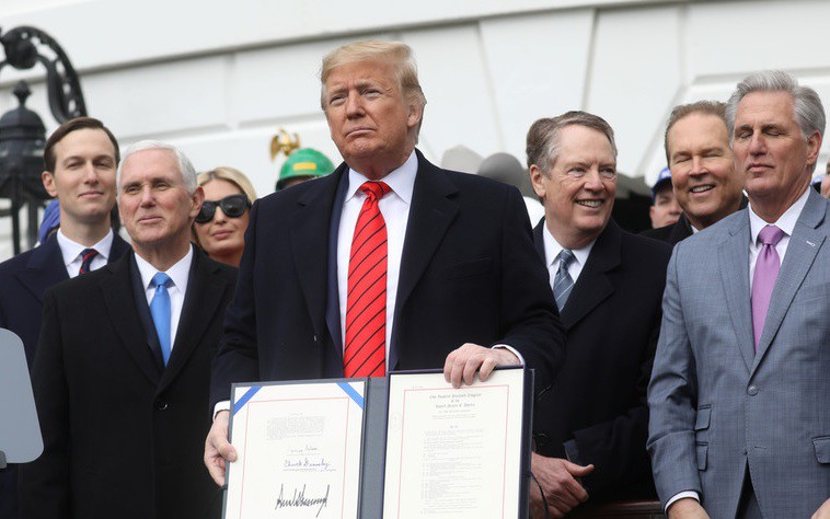 ong trump ky thoa thuan usmca tao ra nua trieu viec lam cho my hinh 1