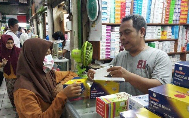 indonesia chua nhiem virus corona nhung khau trang y te da "chay hang" hinh 1