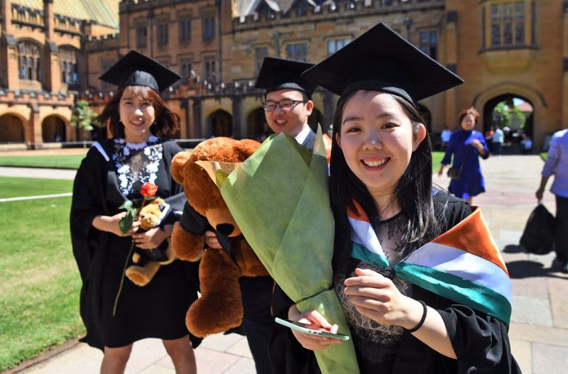 sinh vien trung quoc de nghi tu thue may bay sang australia hoc tiep hinh 1