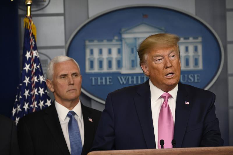 ong trump chi dinh pho tong thong pence ung pho dich covid-19 hinh 1
