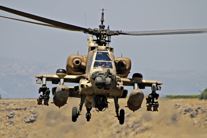 "truc thang israel tan cong cac vi tri quan doi syria o tinh quneitra" hinh 1