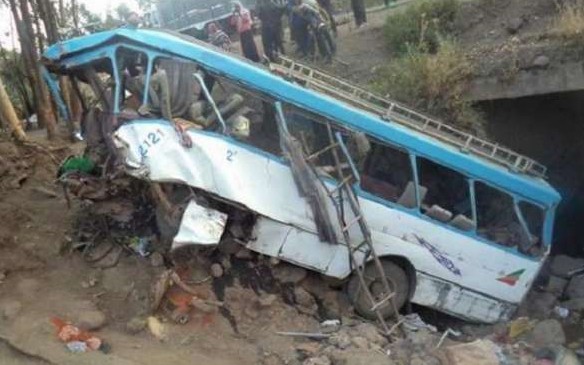 xe tai loi phanh dam 2 xe bus o syria khien it nhat 22 nguoi chet hinh 1