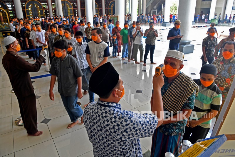 anh: 5.000 tin do hoi giao indonesia tu tap cau nguyen bat chap covid-19 hinh 3