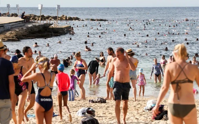 bang dau tien cua australia noi long gian cach xa hoi ngua covid-19 hinh 1