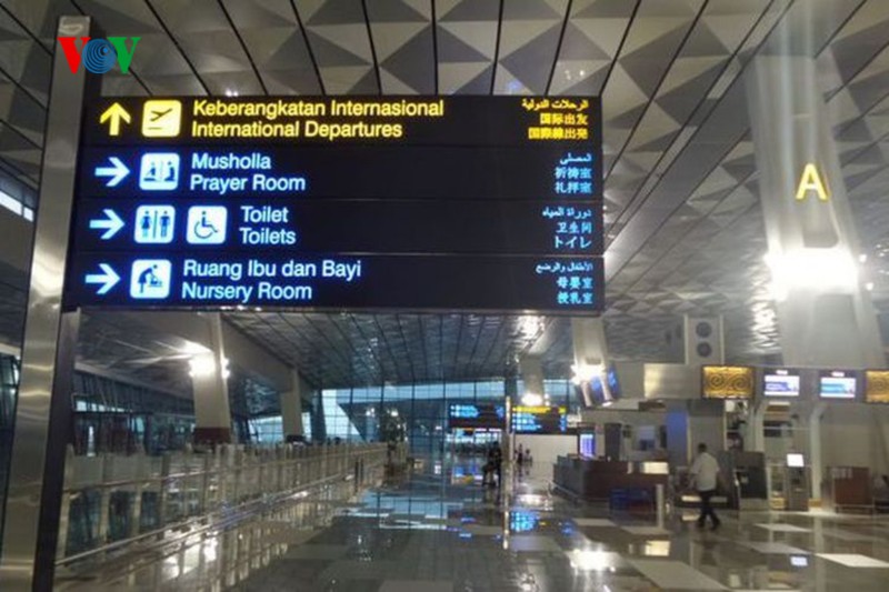 chuyen bay dua nguoi viet o indonesia ve nuoc se ha canh chieu 26/4 hinh 1