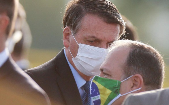 brazil vuot moc 50.000 ca tu vong do covid-19, dan bieu tinh nhieu noi hinh 1