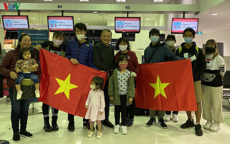 di chuyen cong dan den sydney de ve viet nam tren chuyen bay 3/7 hinh 1