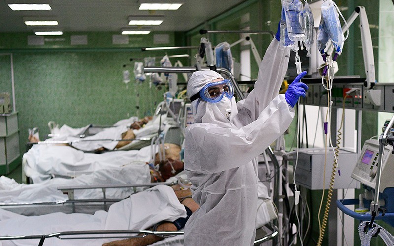 nga ghi nhan so ca tu vong do covid-19 vuot qua 10.000 nguoi hinh 1
