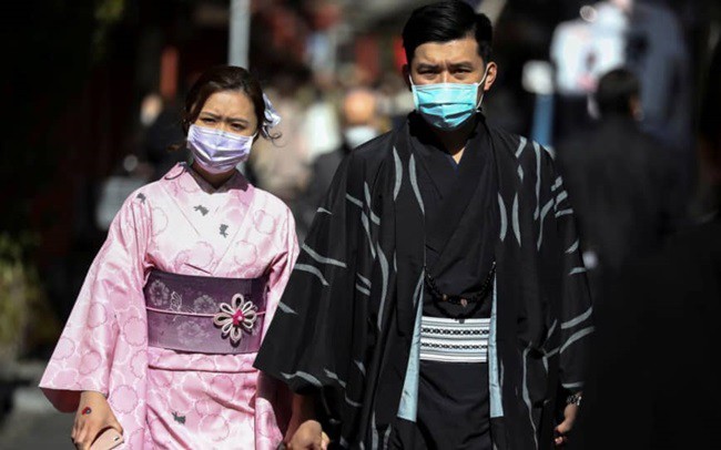tokyo han che du lich sau 3 ngay lien tiep co tren 100 ca mac covid-19 hinh 1