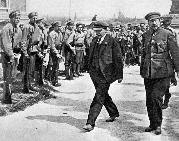 dang bolshevik cai cach chinh ta tieng nga the nao sau khi nam quyen? hinh 2