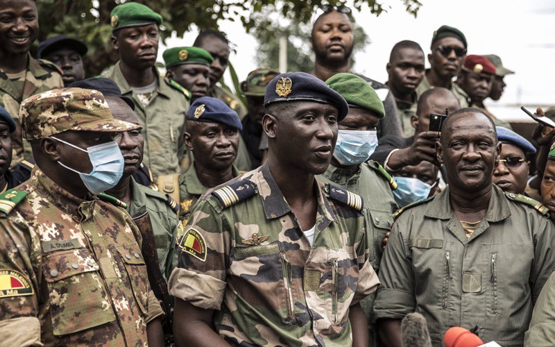 khung hoang mali: ecowas hop, keu goi quan doi tha tong thong ngay lap tuc hinh 1