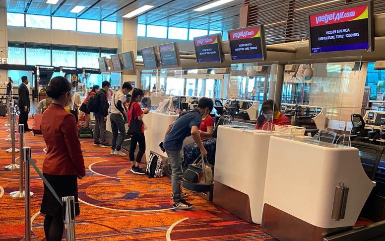 dua hon 240 cong dan viet nam tu singapore ve nuoc giua mua covid-19 hinh 1