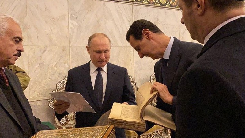 tong thong putin bat ngo toi syria, cung tong thong assad tham nha tho hinh 1