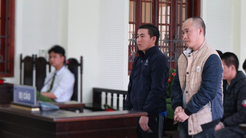 an tu cho hai doi tuong mang 1 ba lo chua day ma tuy di ban hinh 1