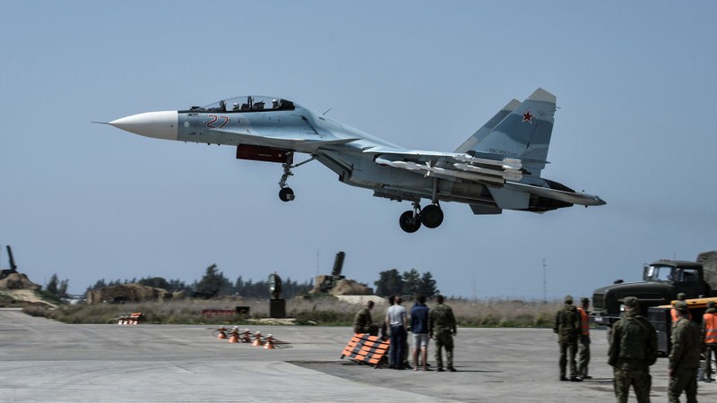 can cu khong quan nga o syria lai bi tan cong bang uav hinh 1