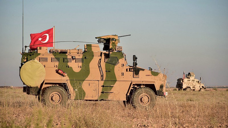 tho nhi ky dua hang tram xe quan su qua bien gioi syria hinh 1