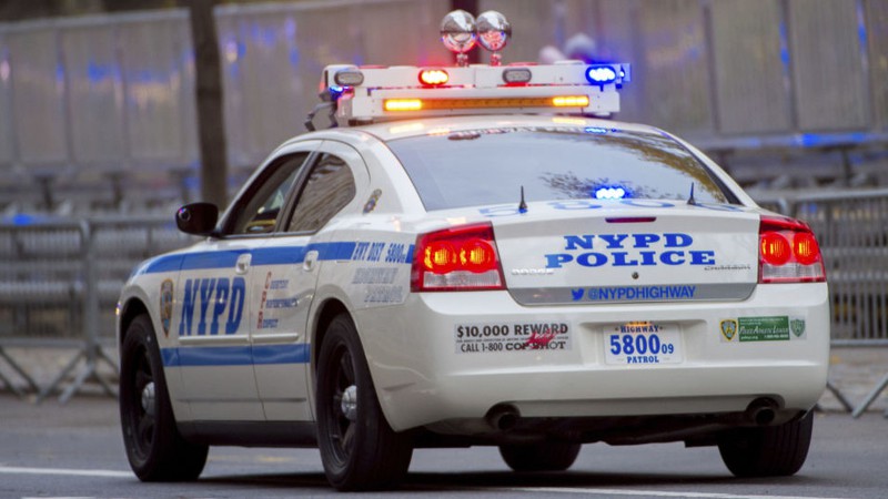 nhan vien canh sat new york tu sat tai nha rieng hinh 1