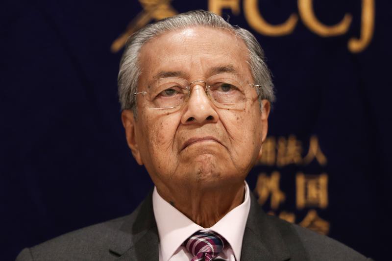 thu tuong mahathir tu chuc: cam ket bau cu hay toan tinh chinh tri? hinh 1