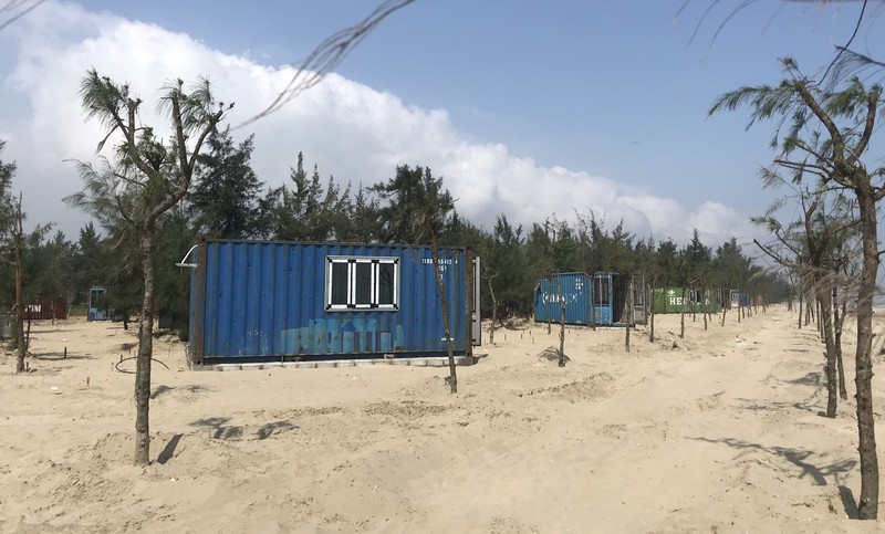 doanh nghiep tu y dung ca tram nha bang container trong rung phong ho hinh 1