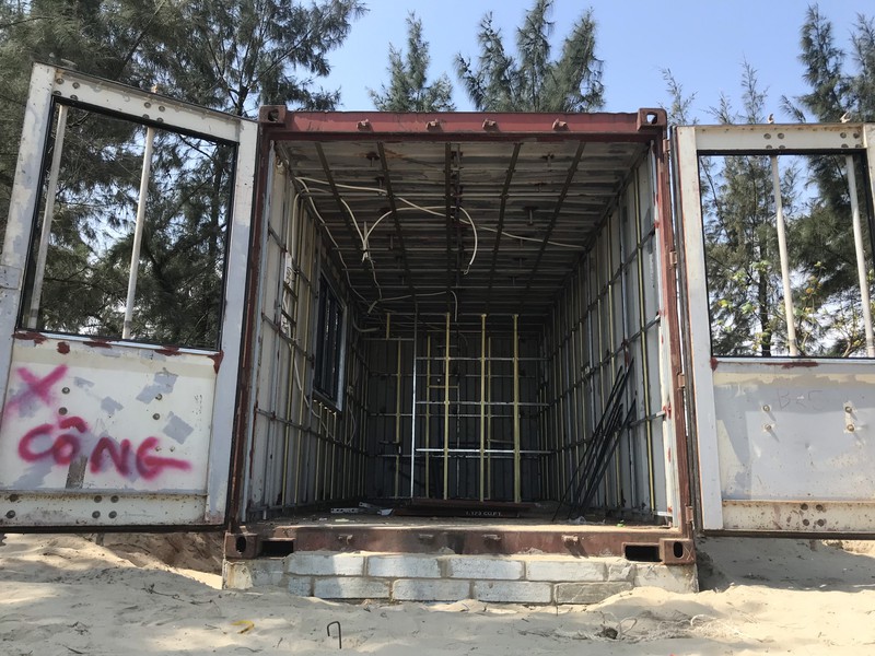 doanh nghiep tu y dung ca tram nha bang container trong rung phong ho hinh 3