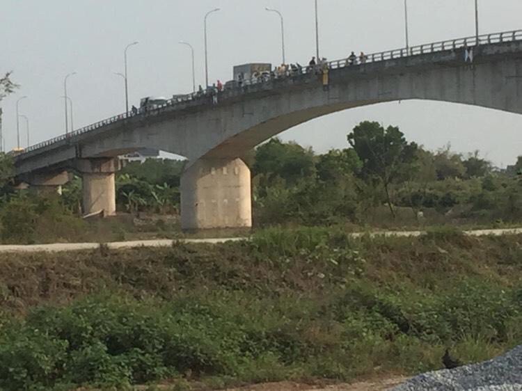 hai duong: mot phu nu nhay cau hop thanh tu tu hinh 1
