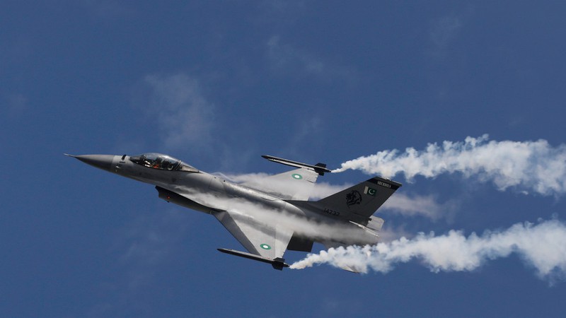 f-16 cua pakistan roi trong luc dien tap o thu do islamabad hinh 1