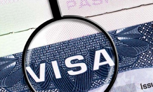 my tam ngung cap visa doi voi khoang 100 nuoc de ngan covid-19 hinh 1