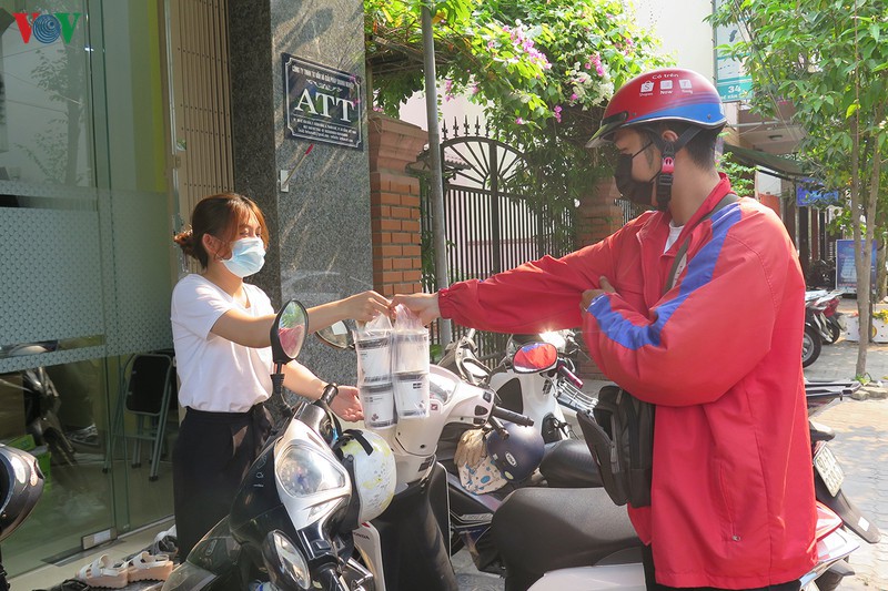 da nang cho phep ban thuc pham theo hinh thuc truc tuyen va mang ve hinh 1