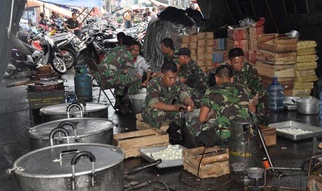 "nha bep cong cong" giup nguoi ngheo indonesia vuot qua dai dich hinh 2