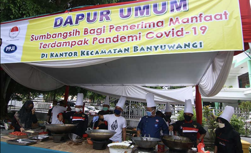"nha bep cong cong" giup nguoi ngheo indonesia vuot qua dai dich hinh 4