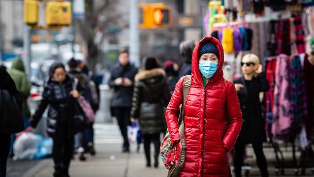 nguoi dan new york phai su dung khau trang o noi cong cong hinh 1