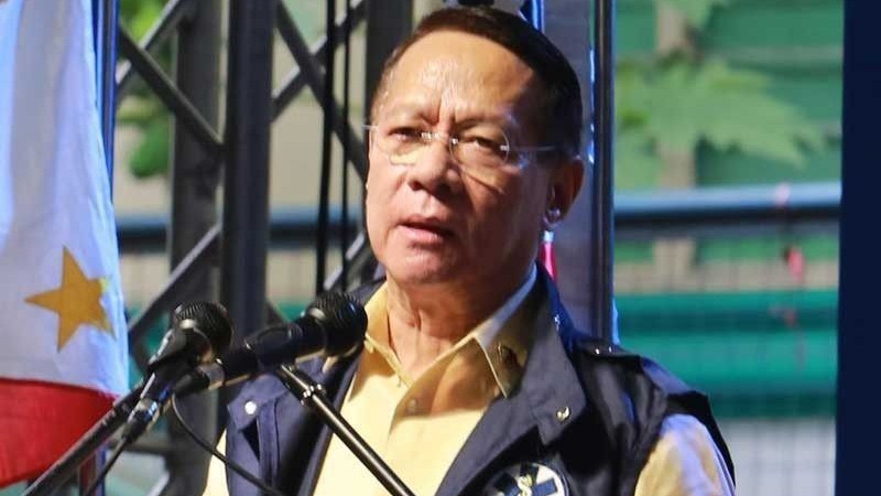 nghi si philipinnes keu goi bo truong y te tu chuc hinh 1