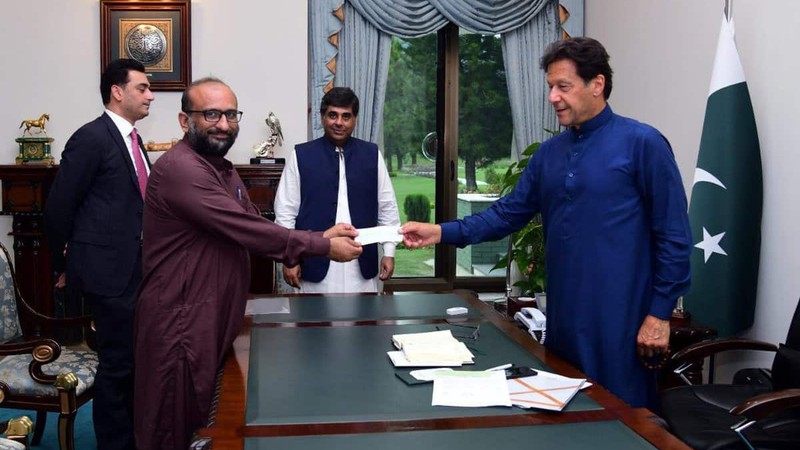 tiep xuc voi nguoi mac covid-19, thu tuong pakistan phai tu cach ly hinh 1