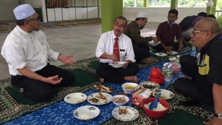 thu truong y te malaysia bi phat vi vi pham lenh phong toa chong covid-19 hinh 1