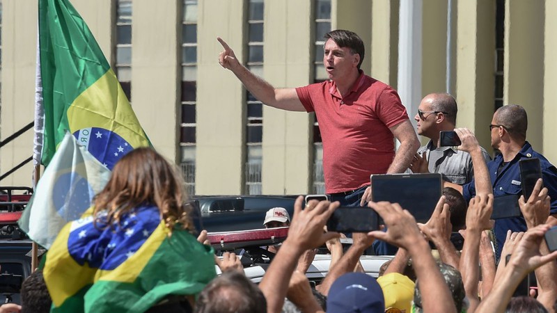 canh bac "chet choc" doi pho covid-19 cua tong thong brazil bolsonaro hinh 2
