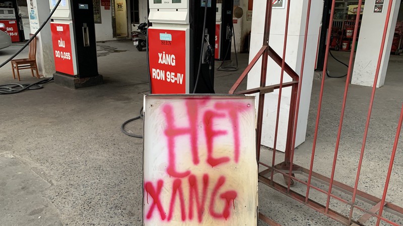 mot so cua hang xang dau nghi ban vi... mat dien, ban di dam gio hinh 1