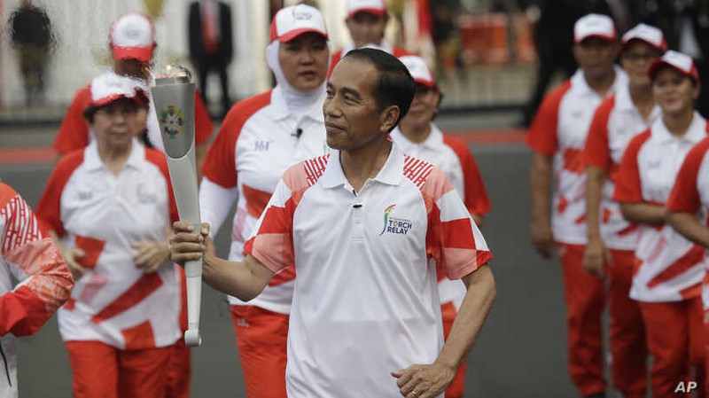 tong thong indonesia chay bo, khuyen khich nguoi dan tap the duc phong covid-19 hinh 1