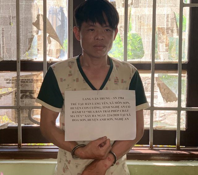 nam thanh nien mua hon 1.000 vien ma tuy tong hop ve ban le kiem loi hinh 1