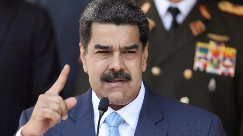 bi ap trung phat, venezuela truc xuat dai su eu hinh 1