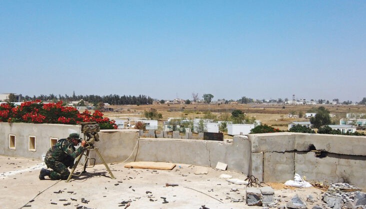 libya tiem can "lan ranh do": nguy co dung do giua hai "ong lon" hinh 1